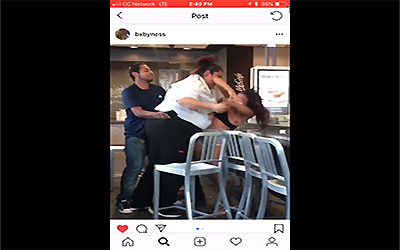 【衝撃動画】マクドナルドで女性２人がおっぱい丸出しでガチ殴り合いの喧嘩ｗｗｗｗ